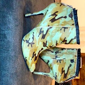 Betsy Johnson Camo Booties 7.5